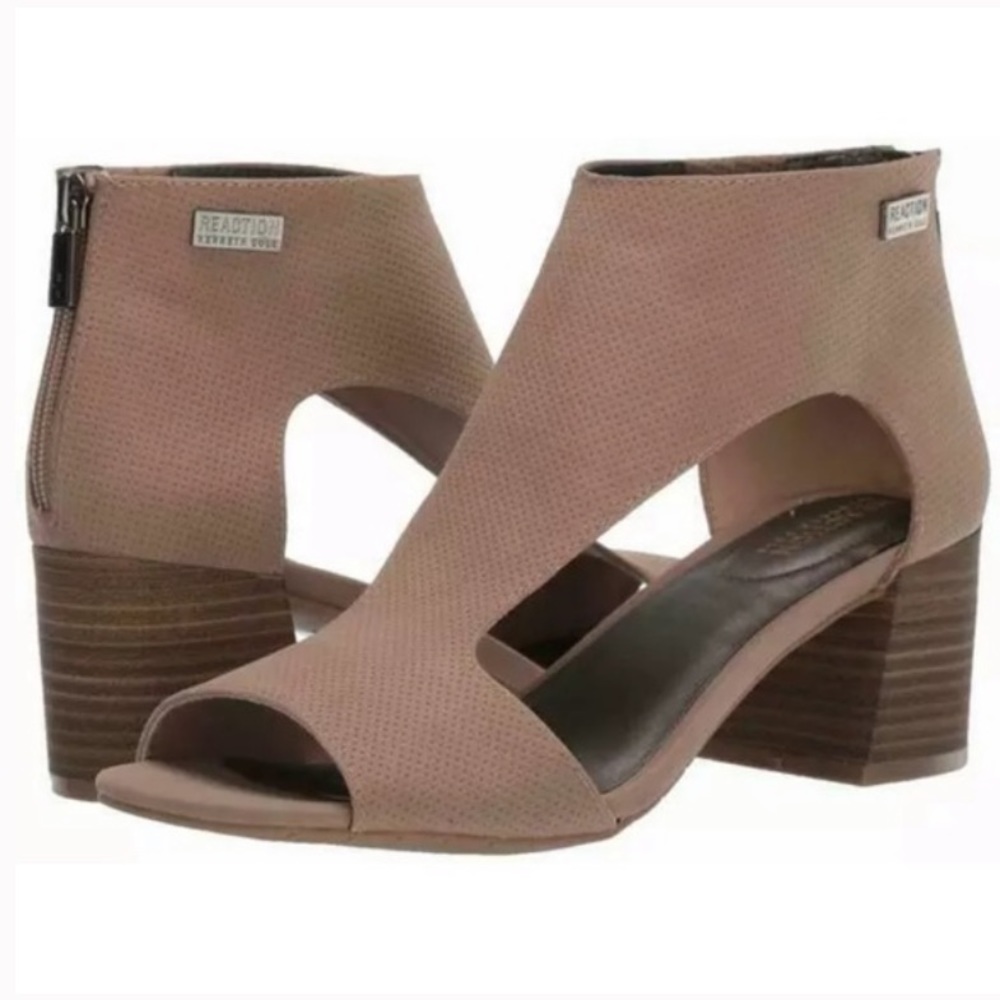 Kenneth Cole REACTION Mix Cut Out T-Strap Sandal